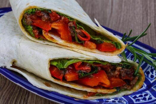 tortilla con carne foto