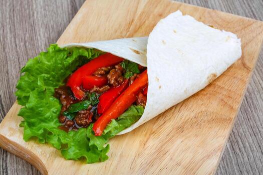 tortilla con carne foto