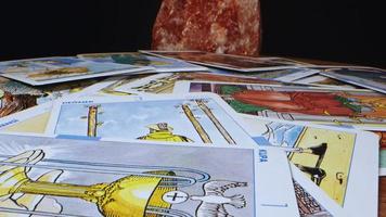 cartes de tarot diseuse de bonne aventure mystique video