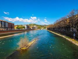 hdr río adigio en verona foto