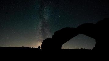 stevens arch - nachtelijke sterren - utah - time-lapse video