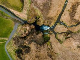 vista aérea del seljalandsfoss - ubicado en la región sur de islandia foto