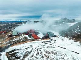 vista aérea de la central eléctrica de krafla en islandia. foto