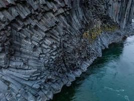 vista épica del cañón de basalto studlagil, islandia. foto