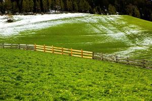 hermosos paisajes de montaña en los Alpes foto