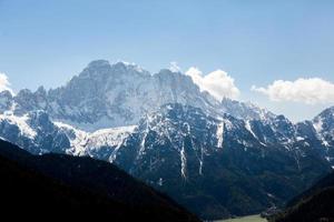 hermosos paisajes de montaña en los Alpes foto