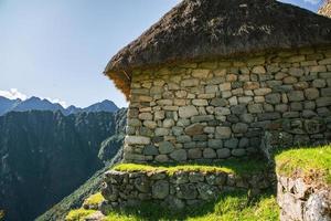 maravilla del mundo machu picchu en peru. hermoso paisaje en las montañas de los andes con ruinas de la ciudad sagrada inca. foto