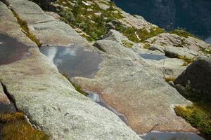 coloridas escenas de montaña en noruega. hermoso paisaje de noruega, escandinavia. paisaje de montaña de noruega. naturaleza en verano. foto