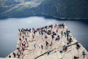 coloridas escenas de montaña en noruega. hermoso paisaje de noruega, escandinavia. paisaje de montaña de noruega. naturaleza en verano. foto