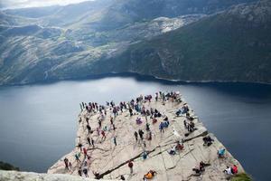 coloridas escenas de montaña en noruega. hermoso paisaje de noruega, escandinavia. paisaje de montaña de noruega. naturaleza en verano. foto