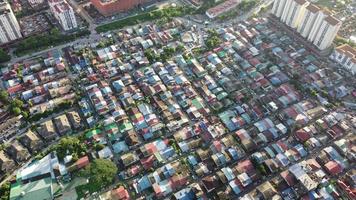 kijk vanuit de lucht naar kampung melayu video