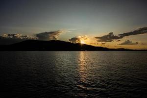 el lago titicaca es el lago más grande de américa del sur y el lago navegable más alto del mundo. foto