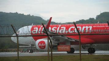 AirAsia Airbus 320 taxiing video