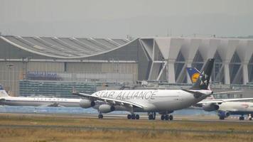 airbus 340 accélérer avant le départ video