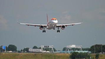 EasyJet Airbus A320 landing video