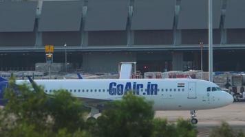 Airbus A320 of GoAir taxiing video