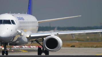 Embraer E190 of Lufthansa on runway video