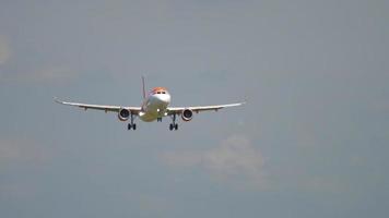 EasyJet Airbus A320 landing video