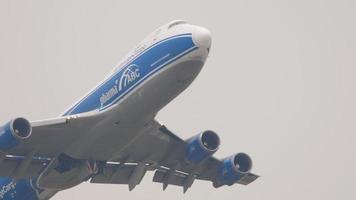 Boeing AirbridgeCargo Overhead video