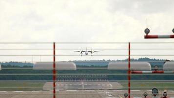 Turboprop aircraft landing video