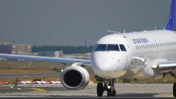 Footage of Embraer Lufthansa taxiing video