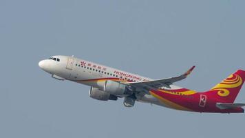 Hong Kong Airlines Airbus A320 departure from Hong Kong video