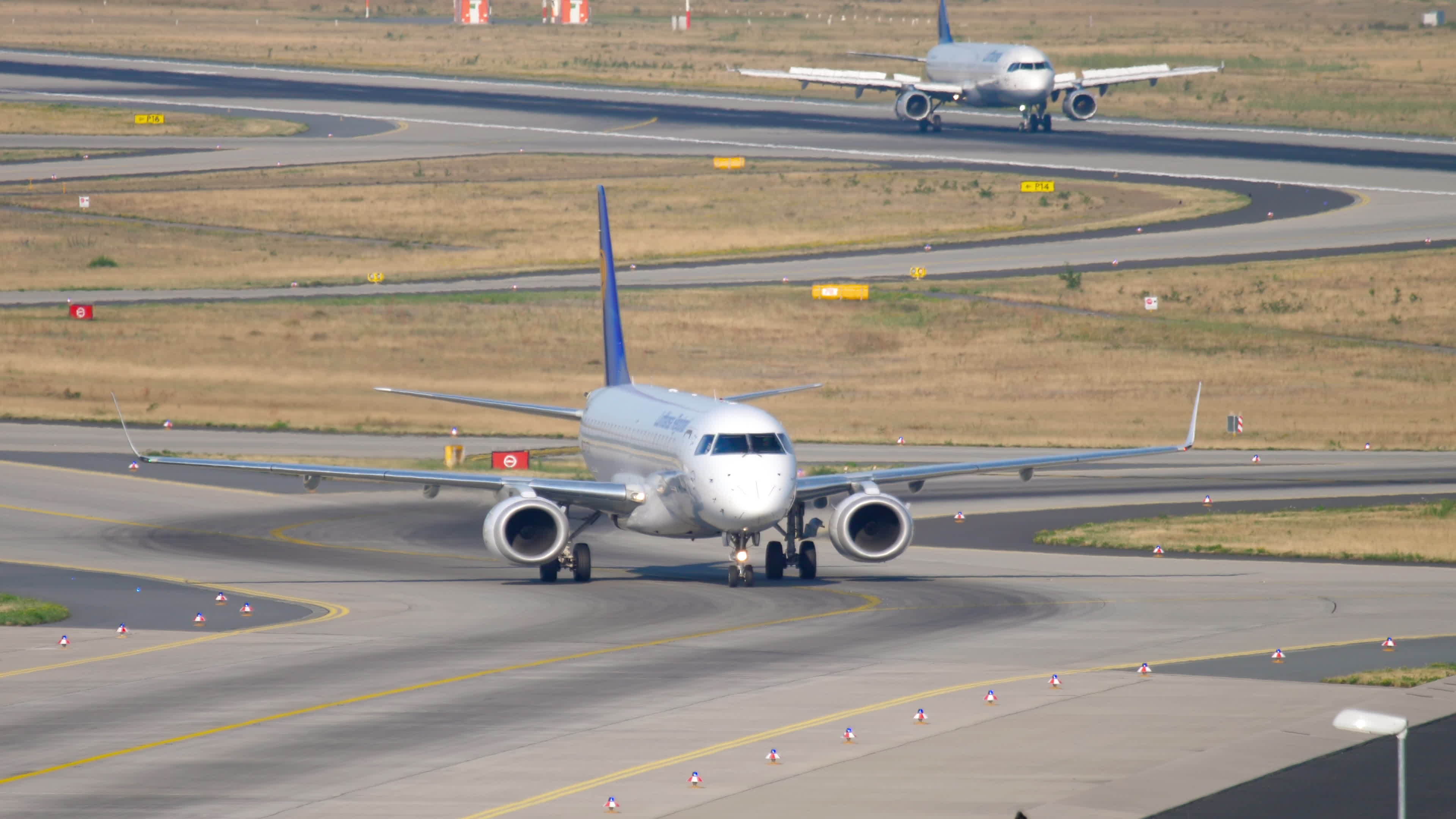 Do Airplanes Have Headlights