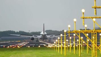 Airplane landing at runway 18R video