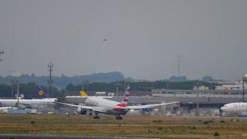 American Airlines Boeing 777 vertrek video