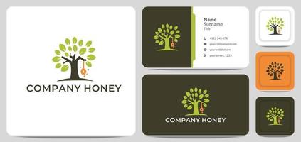 logotipo de la casa de abejas colgado en un vector de símbolo de árbol. para apicultor