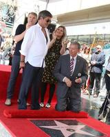 LOS ANGELES   AUG 22 - Rob Stringer, Simon Cowell, Kelly Carkson, Leron Gubler at the Simon Cowell Star Ceremony on the Hollywood Walk of Fame on August 22, 2018 in Los Angeles, CA photo