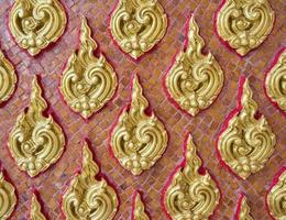 patrón floral dorado en el estilo tailandés tradicional. foto