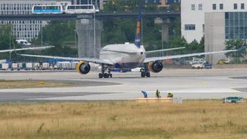 islandair boeing 767 in rullaggio video