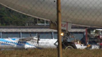 rossiya airlines Boeing 747 aereo di linea in rullaggio sulla pista prima della partenza video