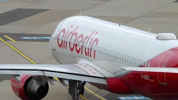 airberlin airbus a320 taxi video