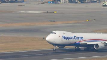 nippon cargo boeing 747 départ de hong kong video