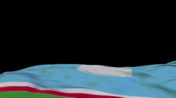 bandera de tela de la república de sakha ondeando en el bucle de viento. bandera de tela cosida bordada de la república de sakha balanceándose con la brisa. fondo negro medio relleno. lugar para el texto. Bucle de 20 segundos. 4k video