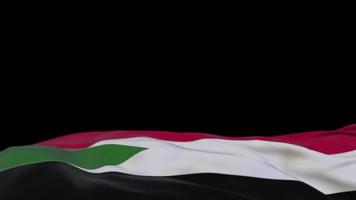 bandera de tela de sudán ondeando en el bucle de viento. pancarta de tela cosida bordada sudanesa que se balancea con la brisa. fondo negro medio relleno. lugar para el texto. Bucle de 20 segundos. 4k video