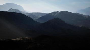 bergen i afghanistan i djup dimma video