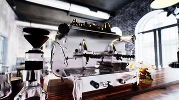Espresso-Kaffeemaschine im Loft-Büro video