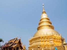 The large golden pagoda in the traditional northern Thai style.