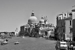 una vista del gran canal en venecia foto