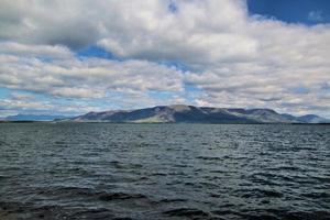 una vista de reykjavik en islandia foto