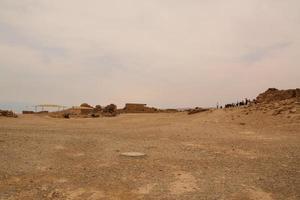 una vista de la antigua fortaleza judía de masada en israel foto