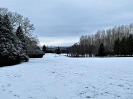 una vista de la campiña de whitchurch en la nieve foto