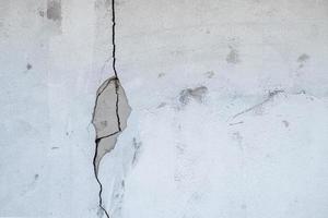 viejo piso de concreto en color blanco y negro, cemento, roto, sucio, textura de fondo foto