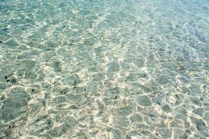 playa perfecta arena blanca agua turquesa koh lan, tailandia foto