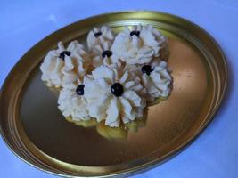 Middle Chocochips cookies on a golden plate photo