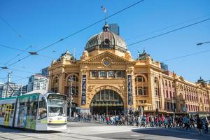 melbourne, australia - 19 de marzo de 2015 - estación de la calle flinders un hito icónico en el centro de la ciudad de melbourne, australia. foto