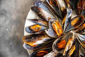 mejillones con conchas comida fresca y saludable comida merienda dieta en la mesa espacio de copia fondo de comida vista superior rústica dieta keto o paleo foto